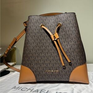 Large Michael Kors monogram bucket